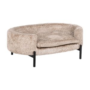 Canapé minimaliste en tissu beige avec des pieds en métal noir, à la fois moderne et confortable.
