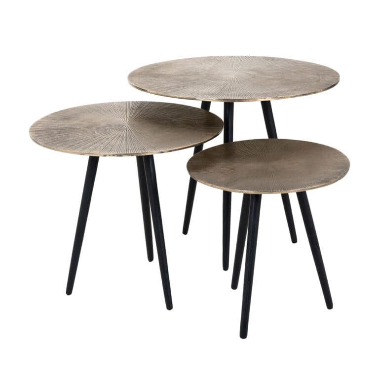 Set van drie moderne houten bijzettafels met zwarte poten, stijlvolle woonaccessoires voor interieur.