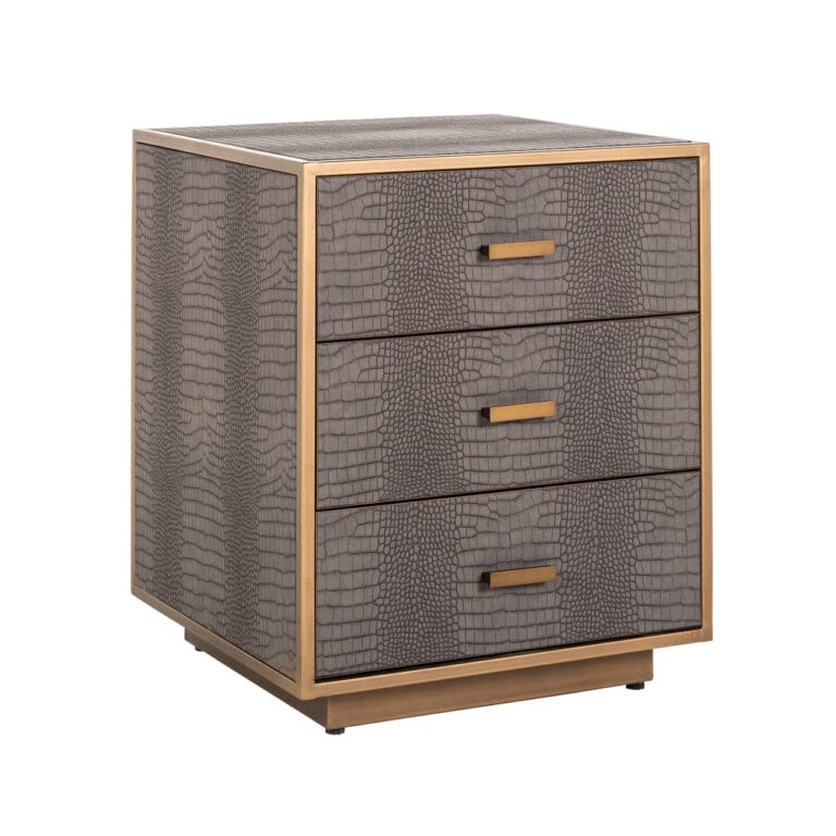 Moderne houten kast met drie lades en textuurrijke afwerking voor stijlvolle opbergruimte.