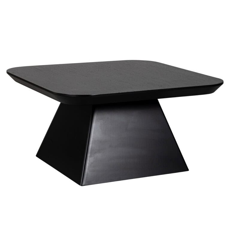 Zwart houten eettafel met moderne uitstraling, perfect voor stijlvolle eetkamers en interieurdesign.