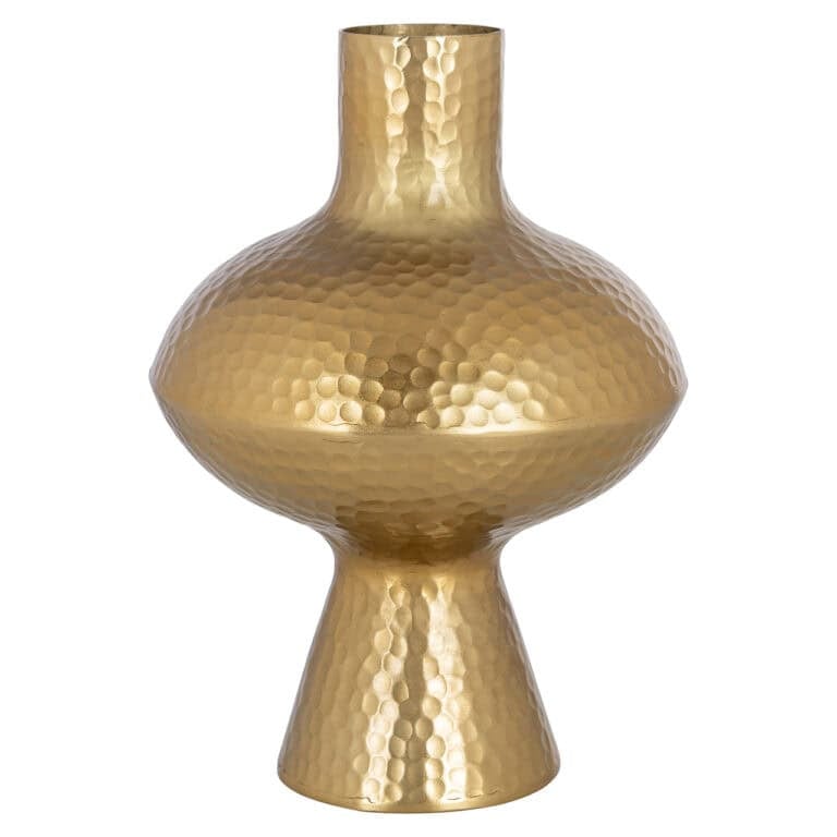 Gouden metalen vaas met hammered afwerking, modern interieuraccessoire.