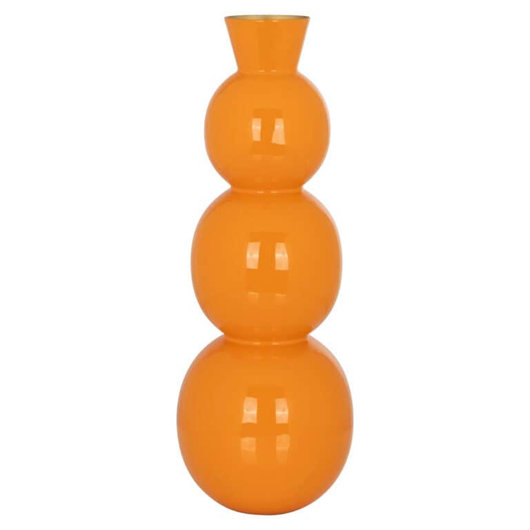Moderne oranje vaas met vier bolvormige segmenten, perfect voor interieurdecoratie.