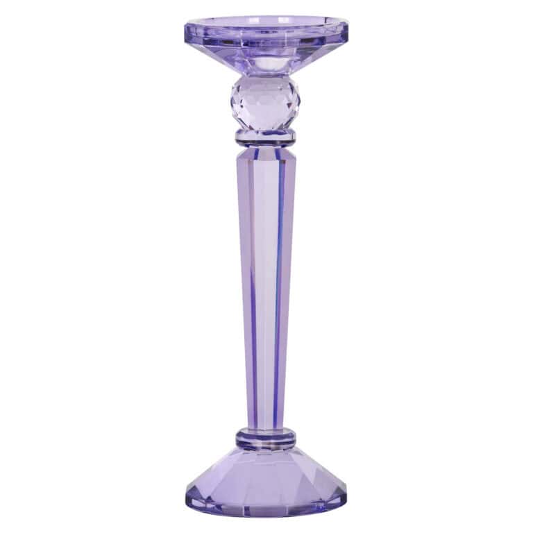 Luxe glazen kandelaars in paars, perfect voor stijlvolle interieurdecoratie.