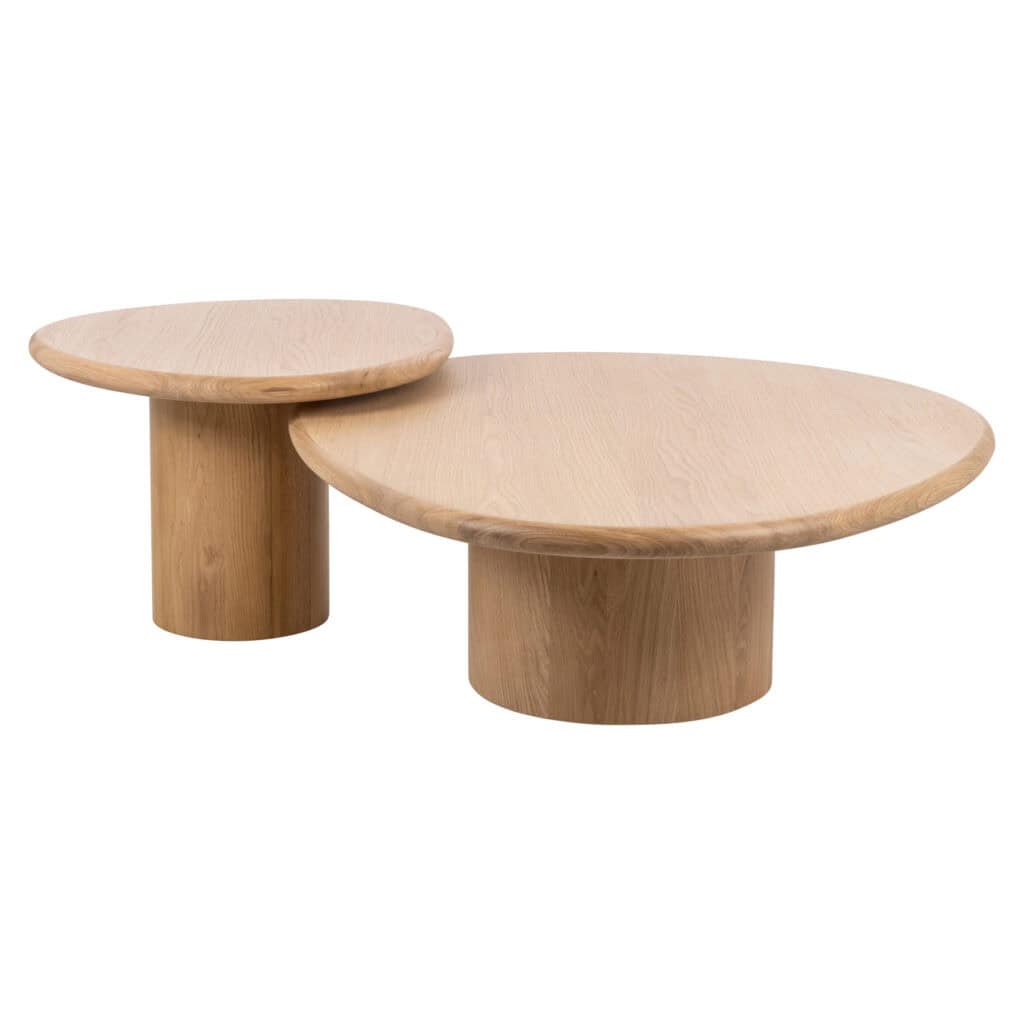 Moderne houten eettafels met ronde bladen en stevige basis, perfect voor stijlvolle interieurs.