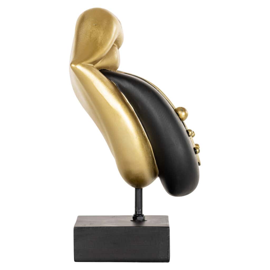 Moderne kunstsculptuur met goud en zwart afwerking op standaard.