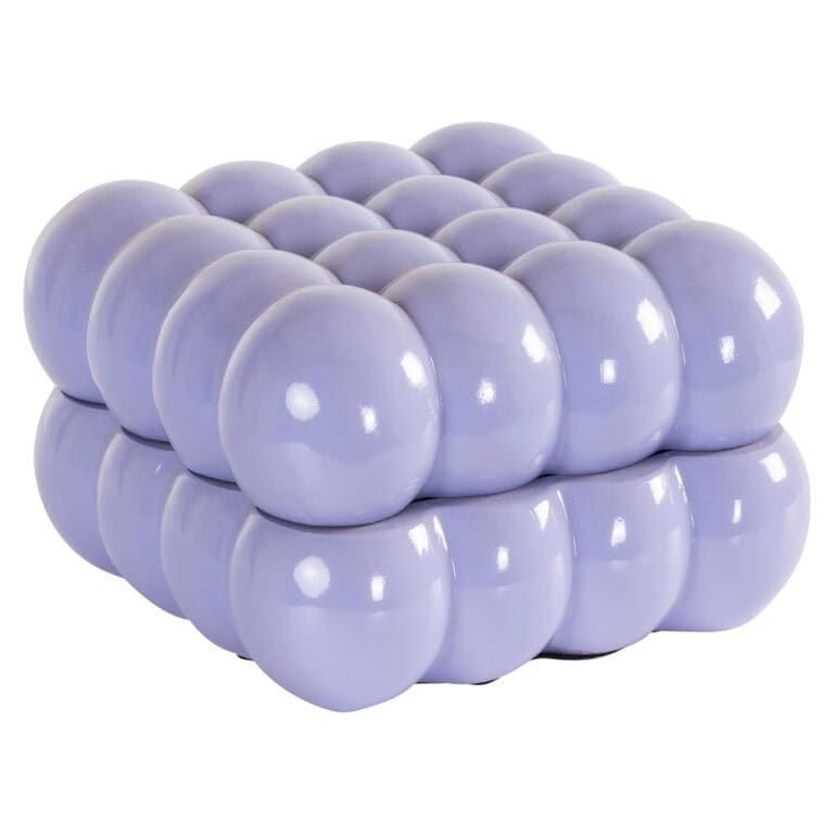 Moderne blauwe sculptuur met gestapelde bollen, kunstzinnig interieurdesign.