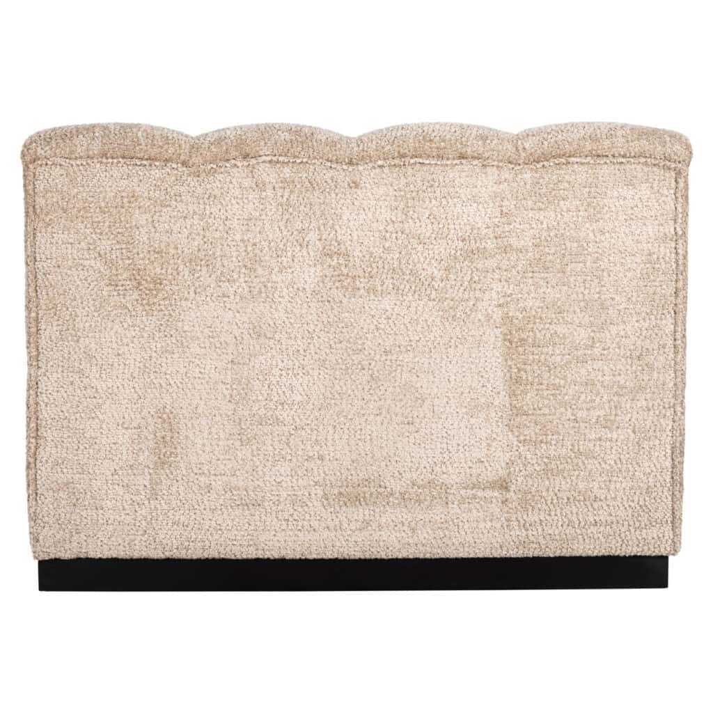 Luxe beige stoffen bank voor moderne woonkamer, comfortabel en stijlvol.