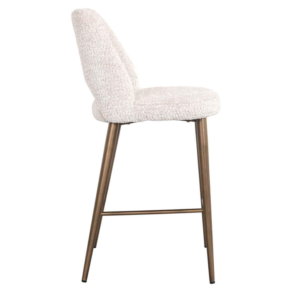 Bankje met wollige bekleding en houten poten, ideaal voor modern interieur en comfortabele zitplaats.