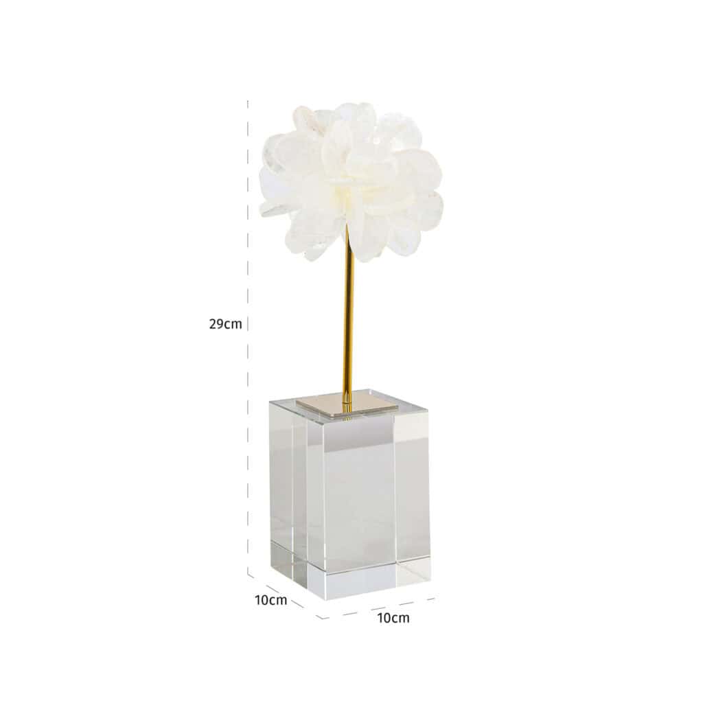 Decoratieve lamp met witte bloem en gouden steel op glazen basis, modern interieuraccessoire.