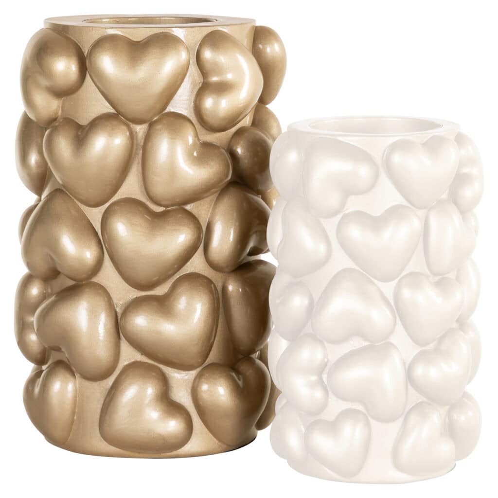 Decoratieve vazen met hartvormen in goud en wit, perfect voor interieurdecoratie en stijlvolle woona.