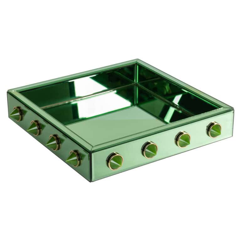 Plaque de cuisson moderne de couleur verte avec six boutons, au design élégant et unique.