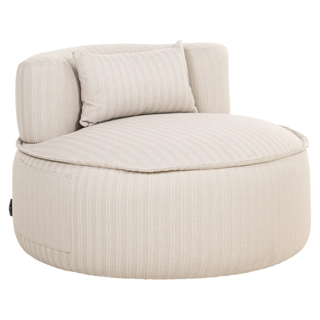 Lounge fauteuil met comfortabele kussens, perfect voor modern interieur en ontspanning.