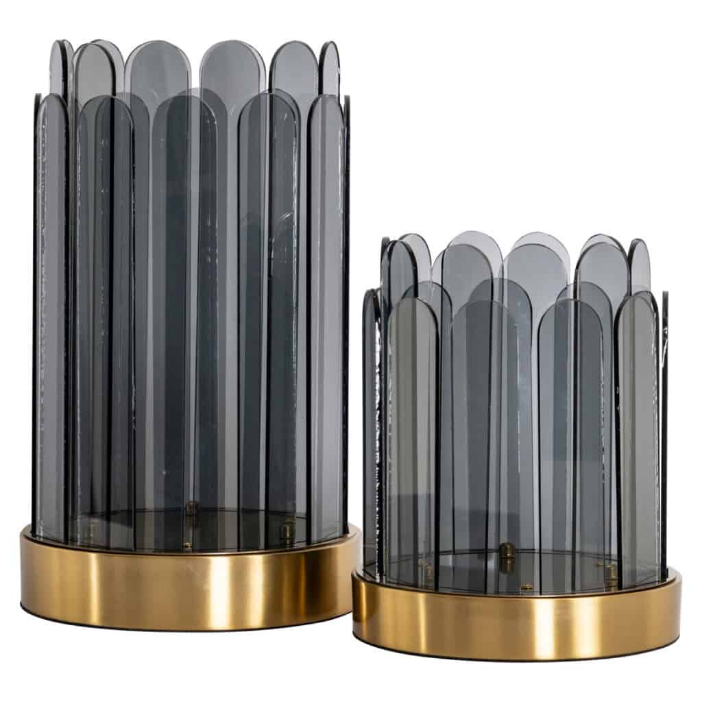 Modern glazen vaas set met gouden basis, perfect voor stijlvolle interieurdecoratie.