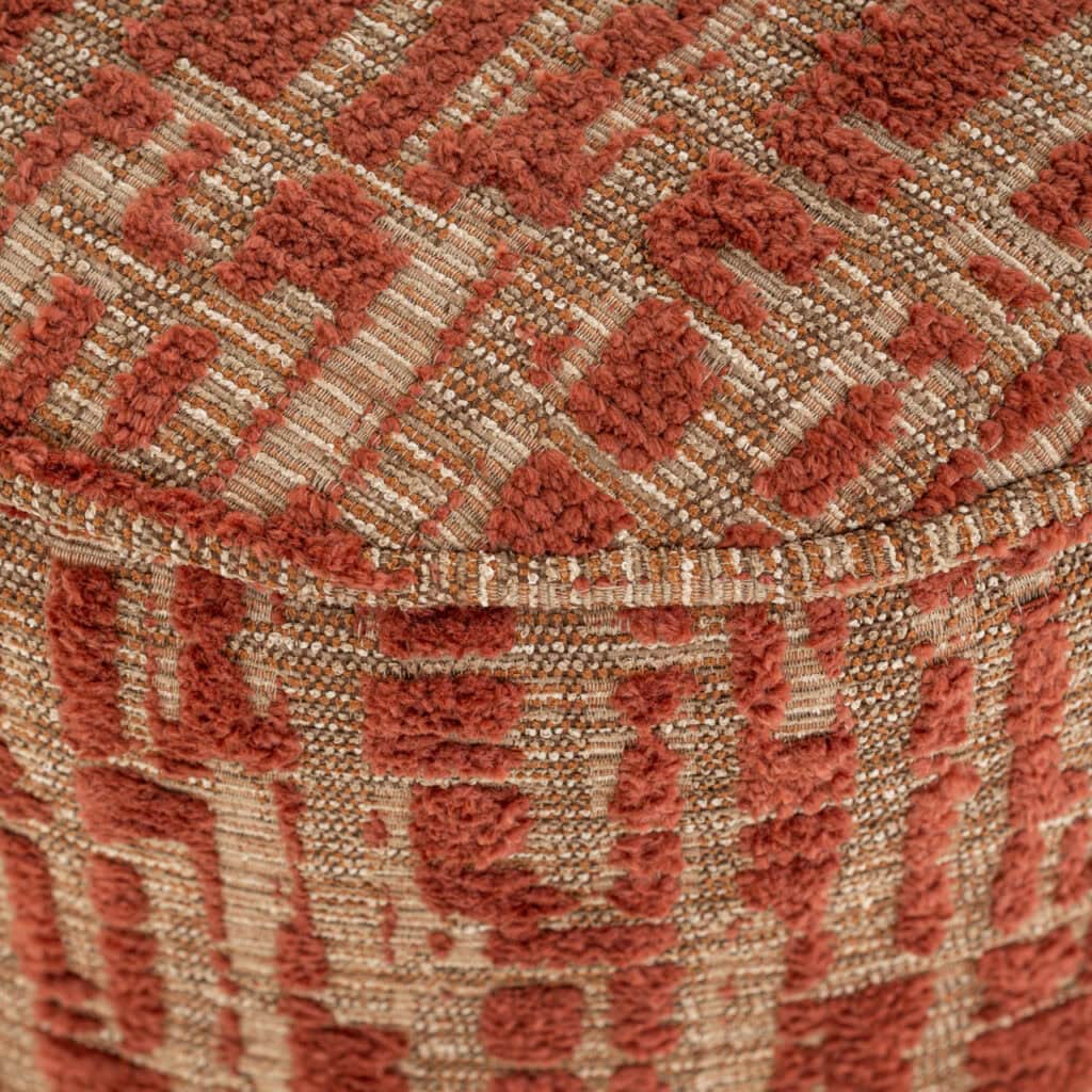 Geometrisch tapijt met terracotta en beige tinten, perfect voor moderne woonruimtes.