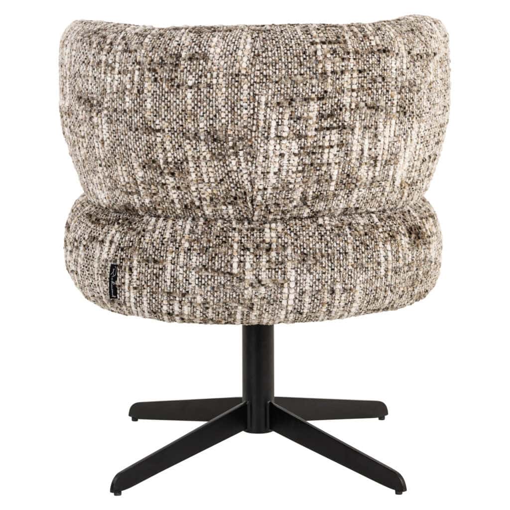 Comfortabele gestoffeerde fauteuil met zwart onderstel, perfect voor modern interieur.
