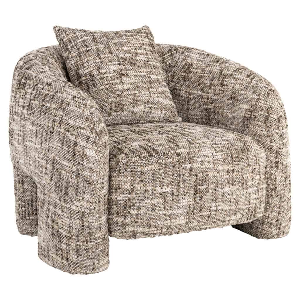 Comfortabele stoffen fauteuil met zachte kussens, perfect voor moderne interieurdesigns.