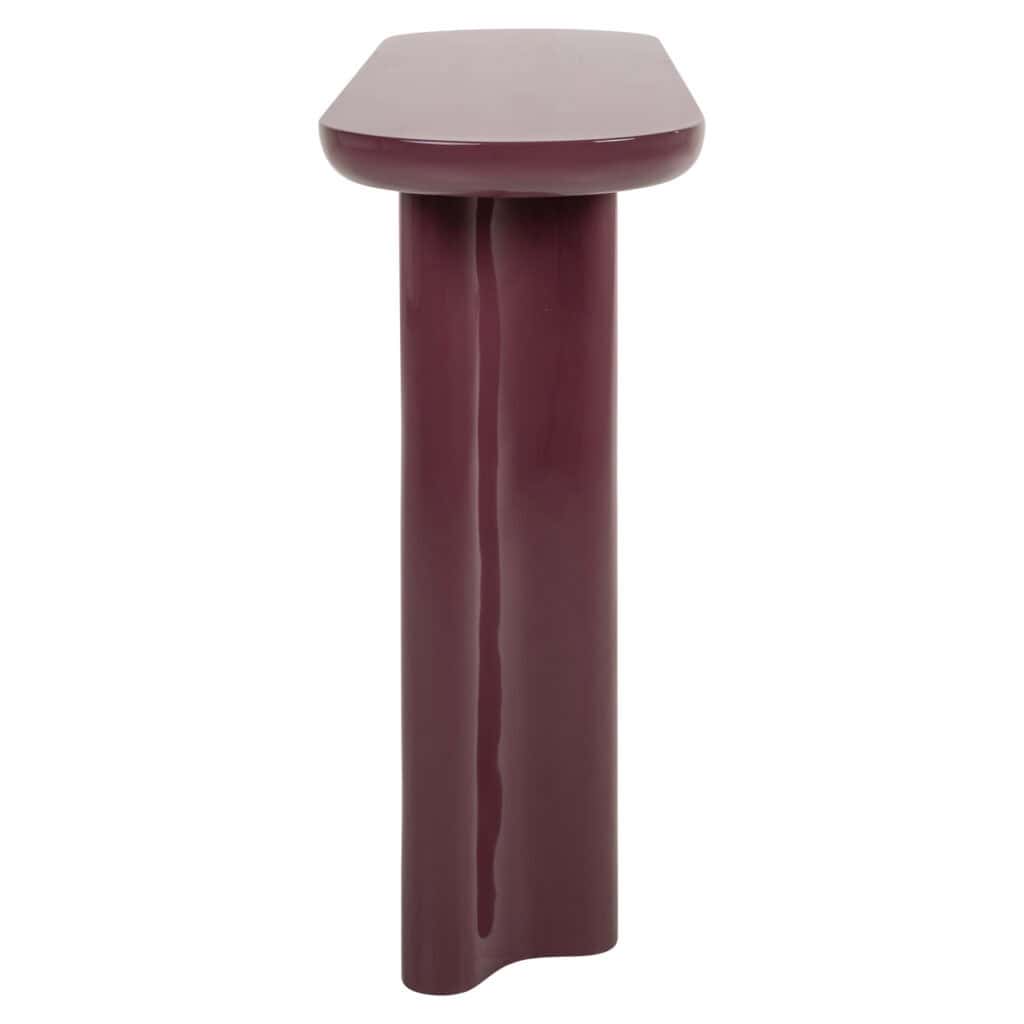 Moderne maroon bijzettafel met afgeronde hoeken en slanke poot.