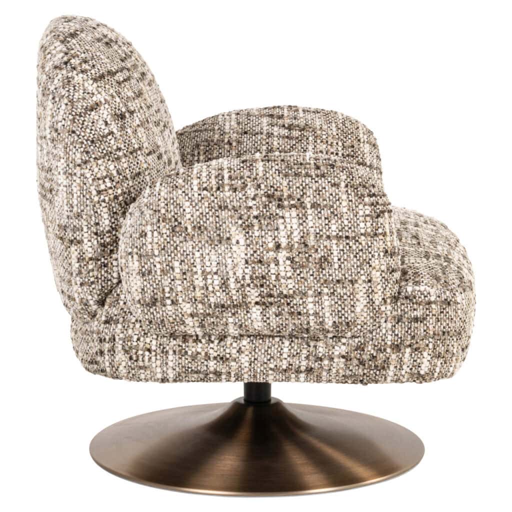 Comfortabele stoffen relaxfauteuil met draaibare metalen basis voor stijlvolle interieurdecoratie.