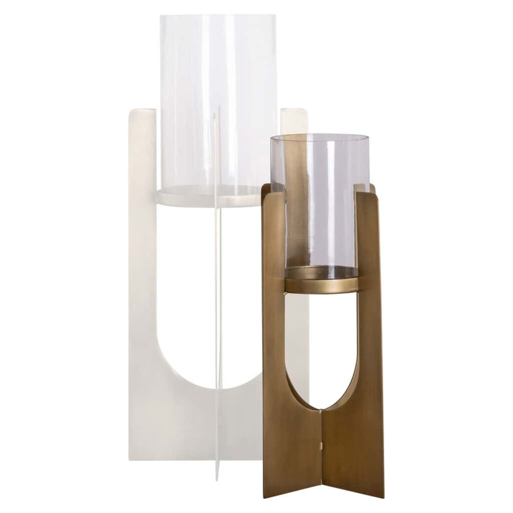 Elegante moderne kandelaars met glazen kappen, perfect voor stijlvolle interieurdecoratie.