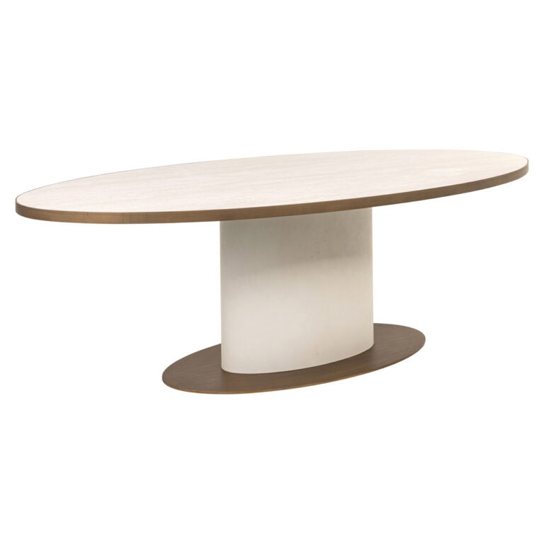 Moderne eettafel met uniek ovaal ontwerp en strakke afwerking.