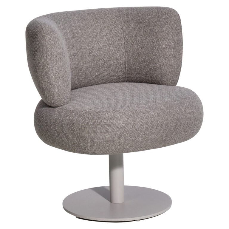Draaistoel met zachte, grijze bekleding en ronde rugleuning.