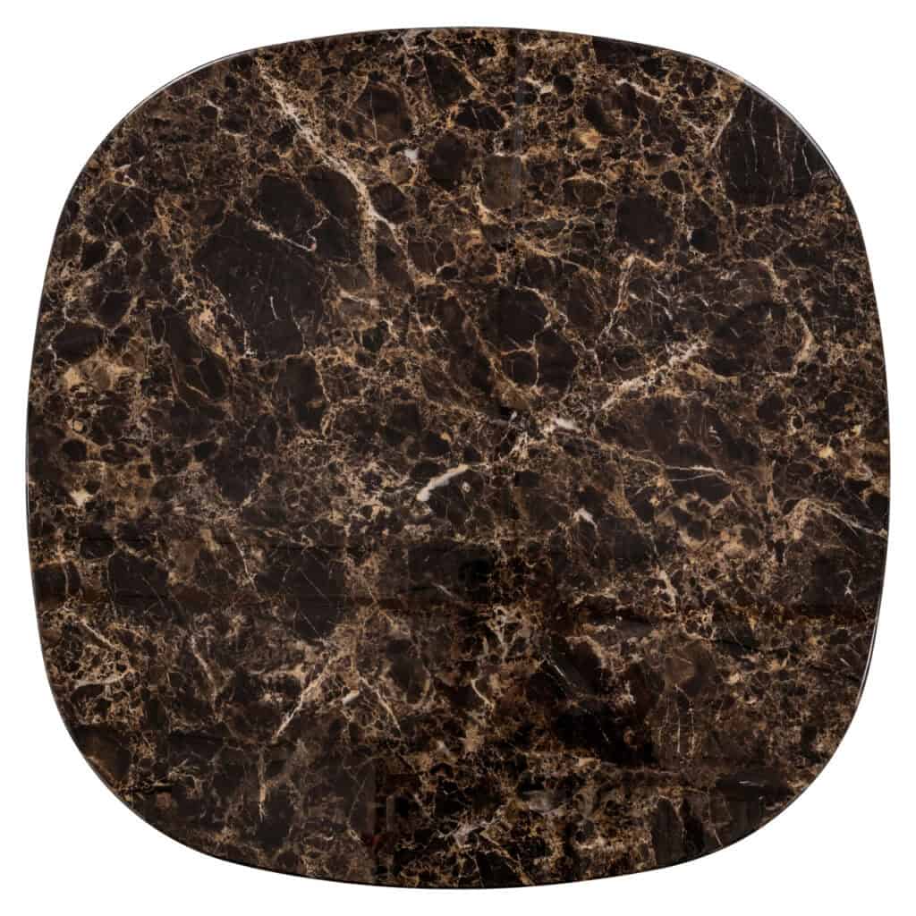 Marmeren tafelblad met bruin en goudkleurige aders, elegant en luxe interieuraccessoire.