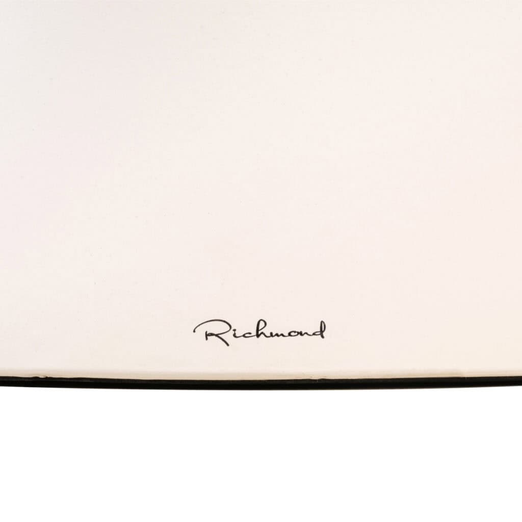Luxe interieurontwerp met Richmond Interiors logo op een witte achtergrond.