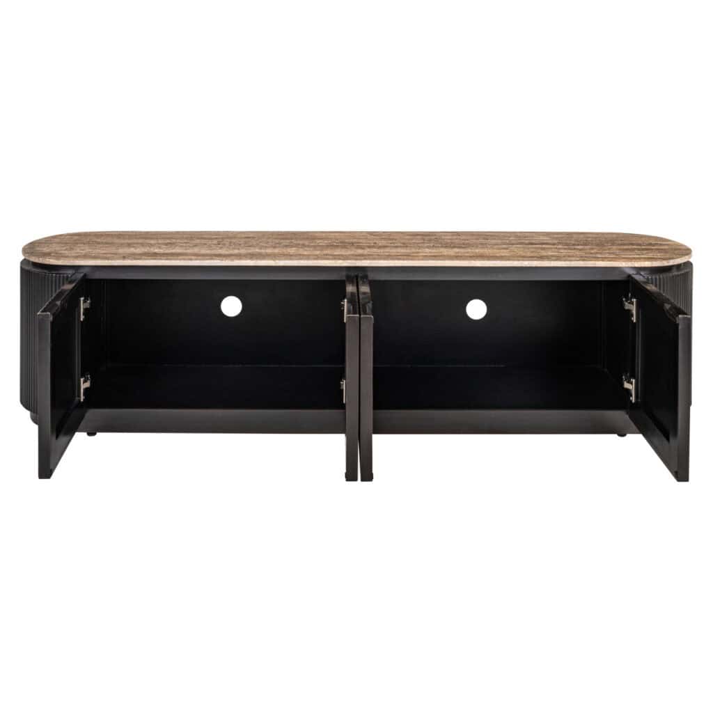 Moderne salontafel met houten blad en zwart metalen onderstel, opbergruimte voor woondecoratie.