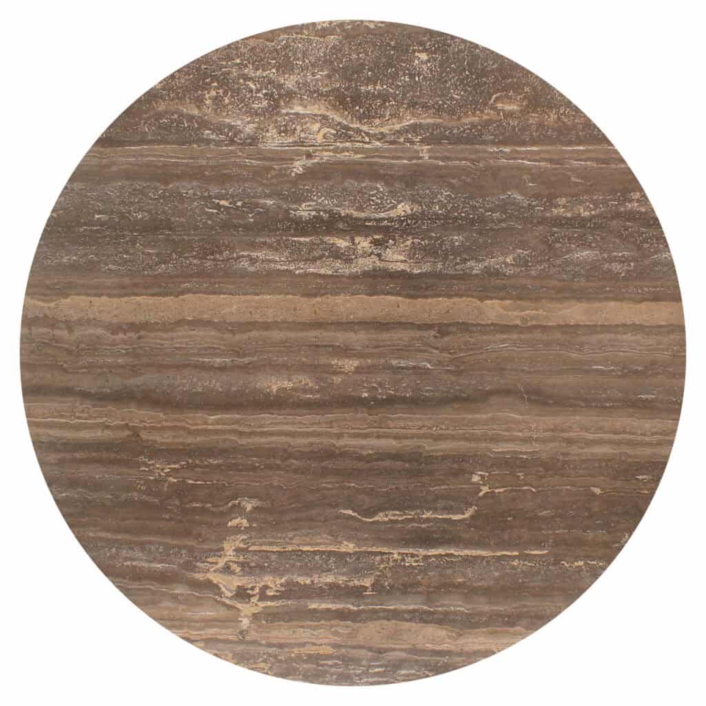 Natuurlijke stenen vloer met bruin en beige tinten, perfect voor elegant interieur.