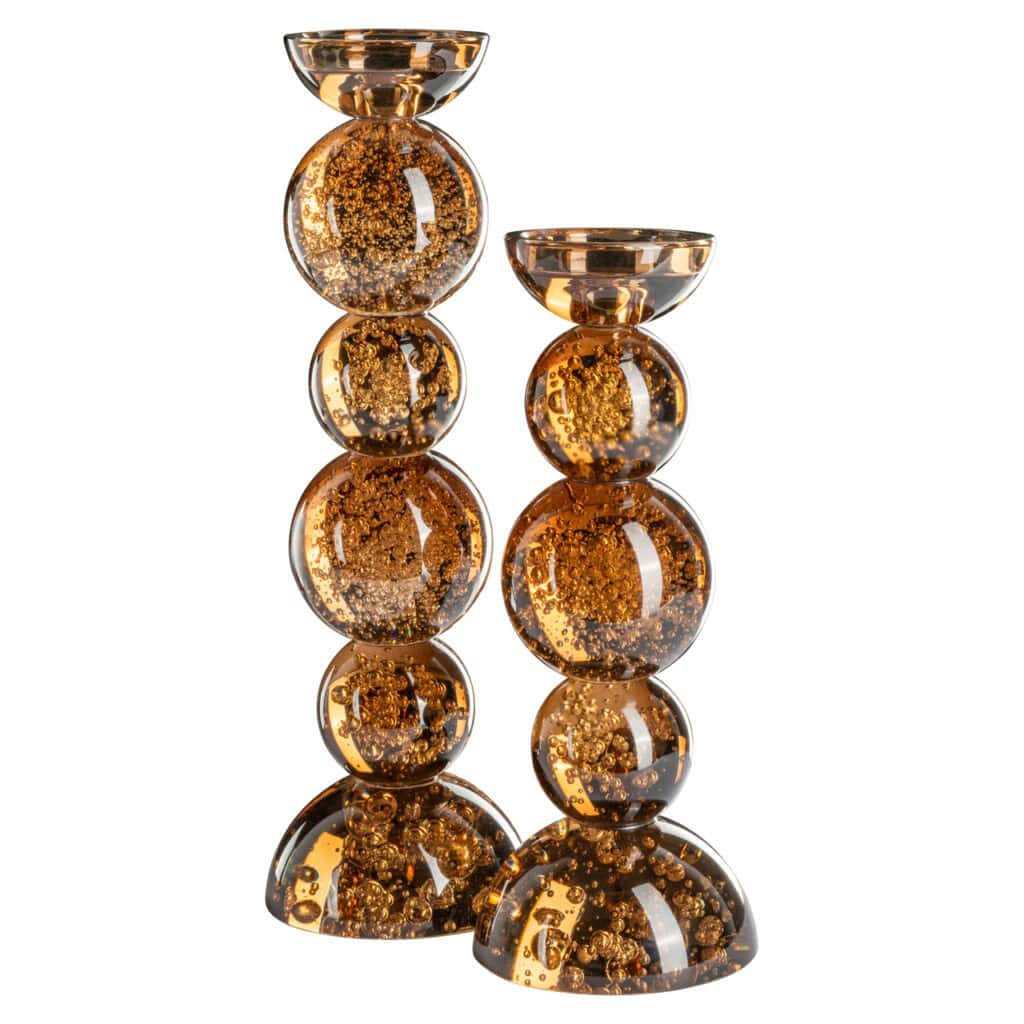 Elegante glazen kaarsenhouders met gouden glitteraccenten voor luxe interieur.