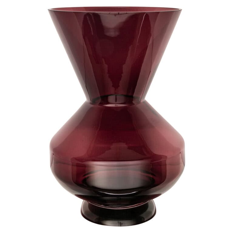 Bordeaux wijnvazen van glas, perfect voor interieurdecoratie en wijnpresentaties.