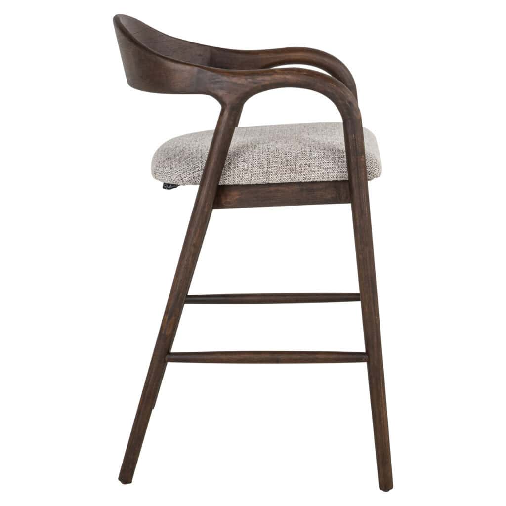 Houten barkruk met comfortabele stoffen zitting en moderne ontwerp.