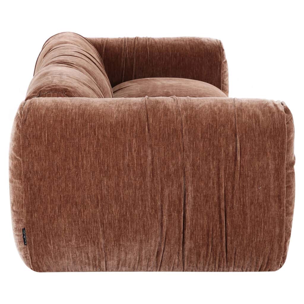 Bankje in bruin fluwelen stof, comfortabel en stijlvol voor een eigentijdse woonkamer.