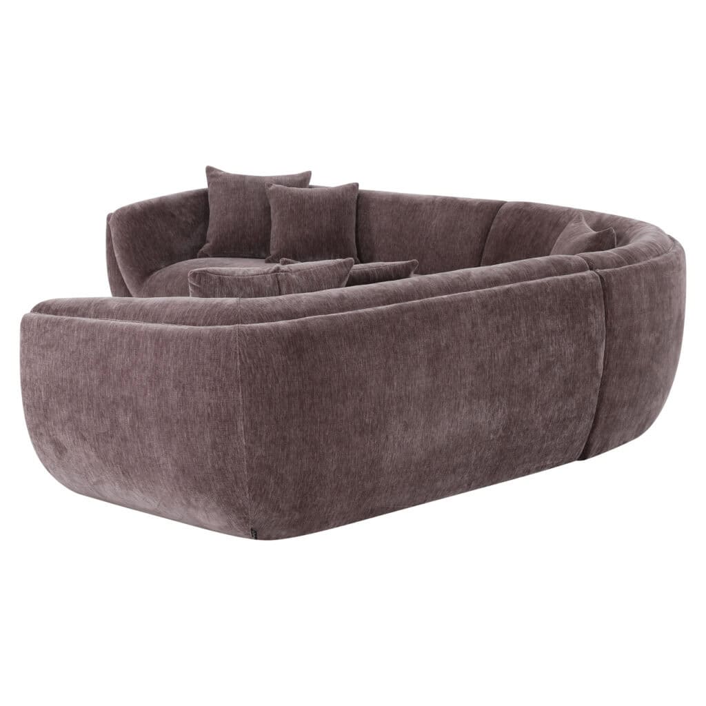 Luxe stoffen bank met zachte bekleding en comfortabele kussens, perfect voor moderne interieurs.