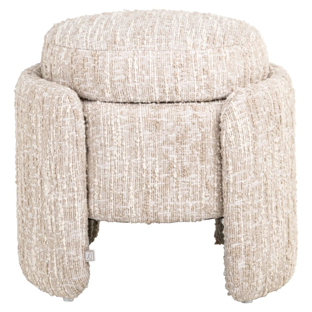 Beige fauteuil met zachte, comfortabele bekleding voor modern interieur.