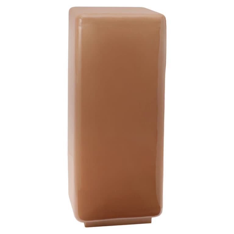 Moderne keramische bloempot in terracotta kleur voor interieurdecoratie.