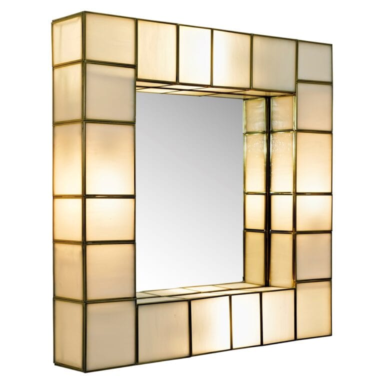 Luxe verlichte spiegel met houten kader, perfect voor moderne interieurdecoratie en stijlvolle ruimt.