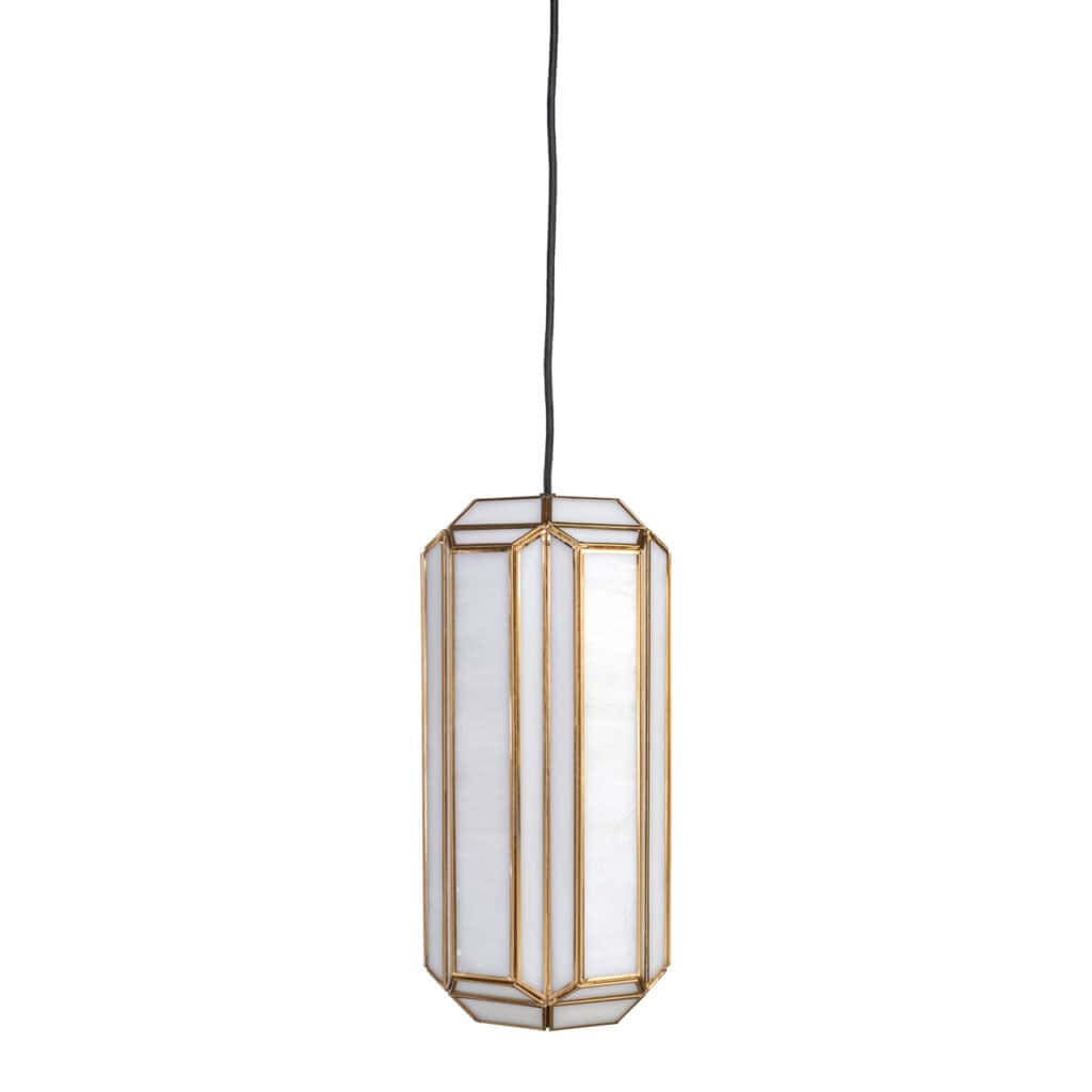 Geometrische hanglamp met gouden frame en witte afwerking voor modern interieur.