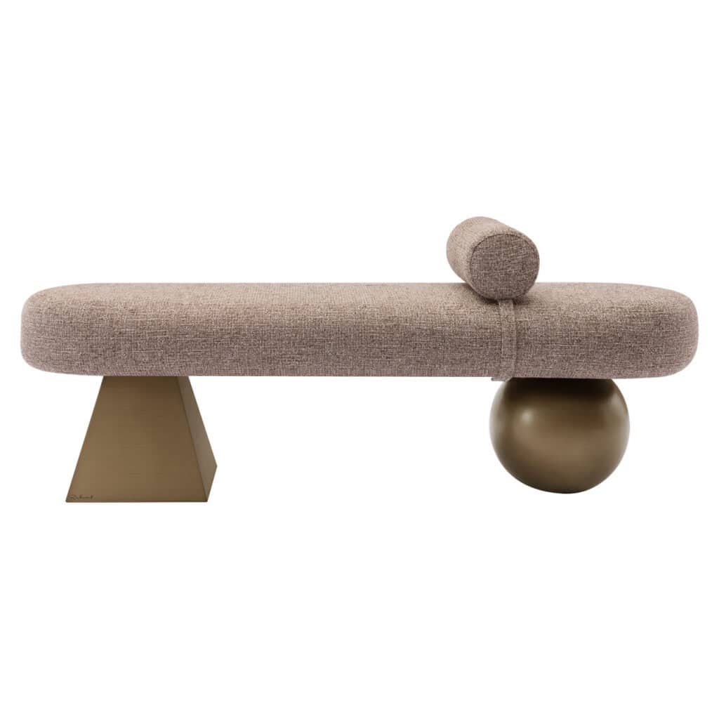 Moderne bank met geometrische vormen en zachte stoffen, ideaal voor luxe interieur en woondecoratie.