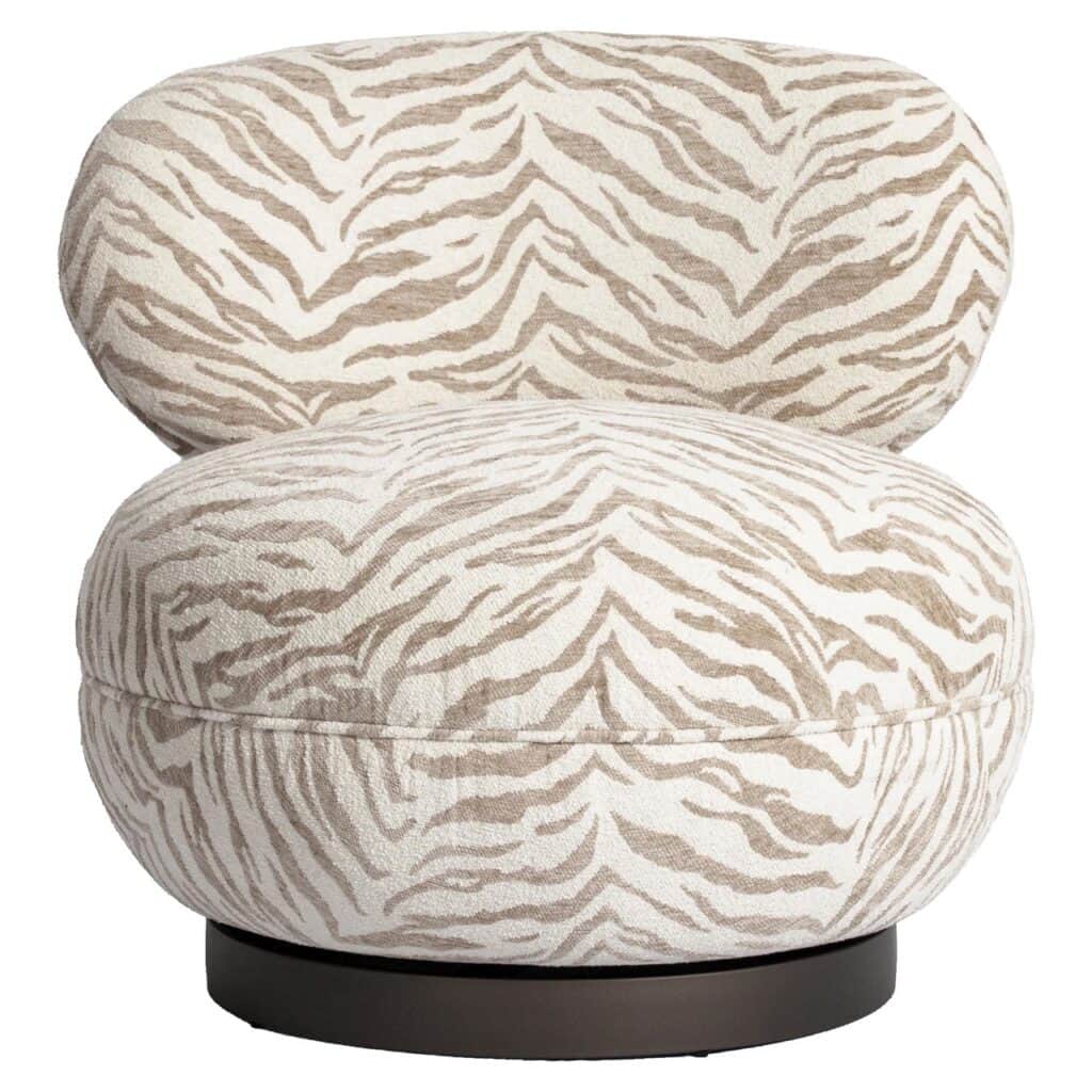 Sessel mit Zebradruck, bequemer Polsterung und runder Form für eine stilvolle Inneneinrichtung.