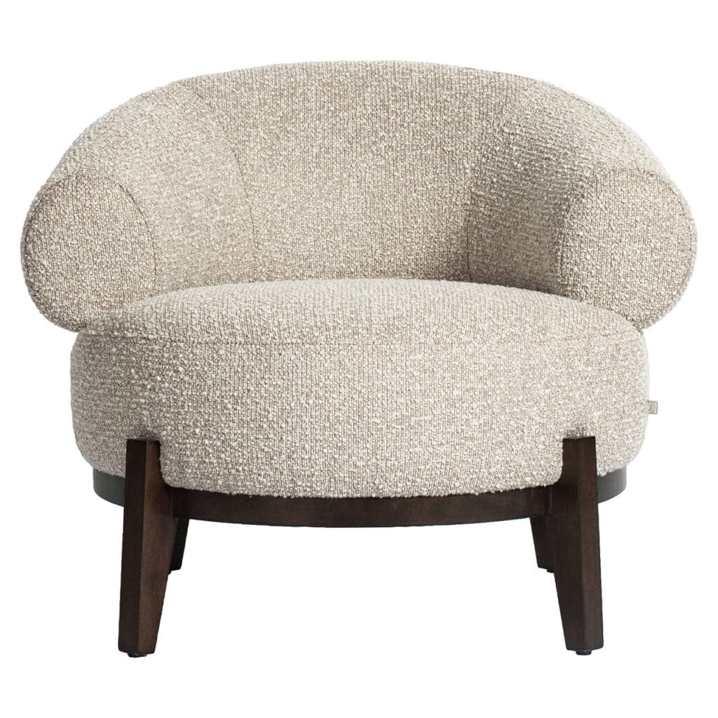 Comfortabele boho lounge stoel met zachte bekleding en houten poten, perfect voor stijlvolle interie.