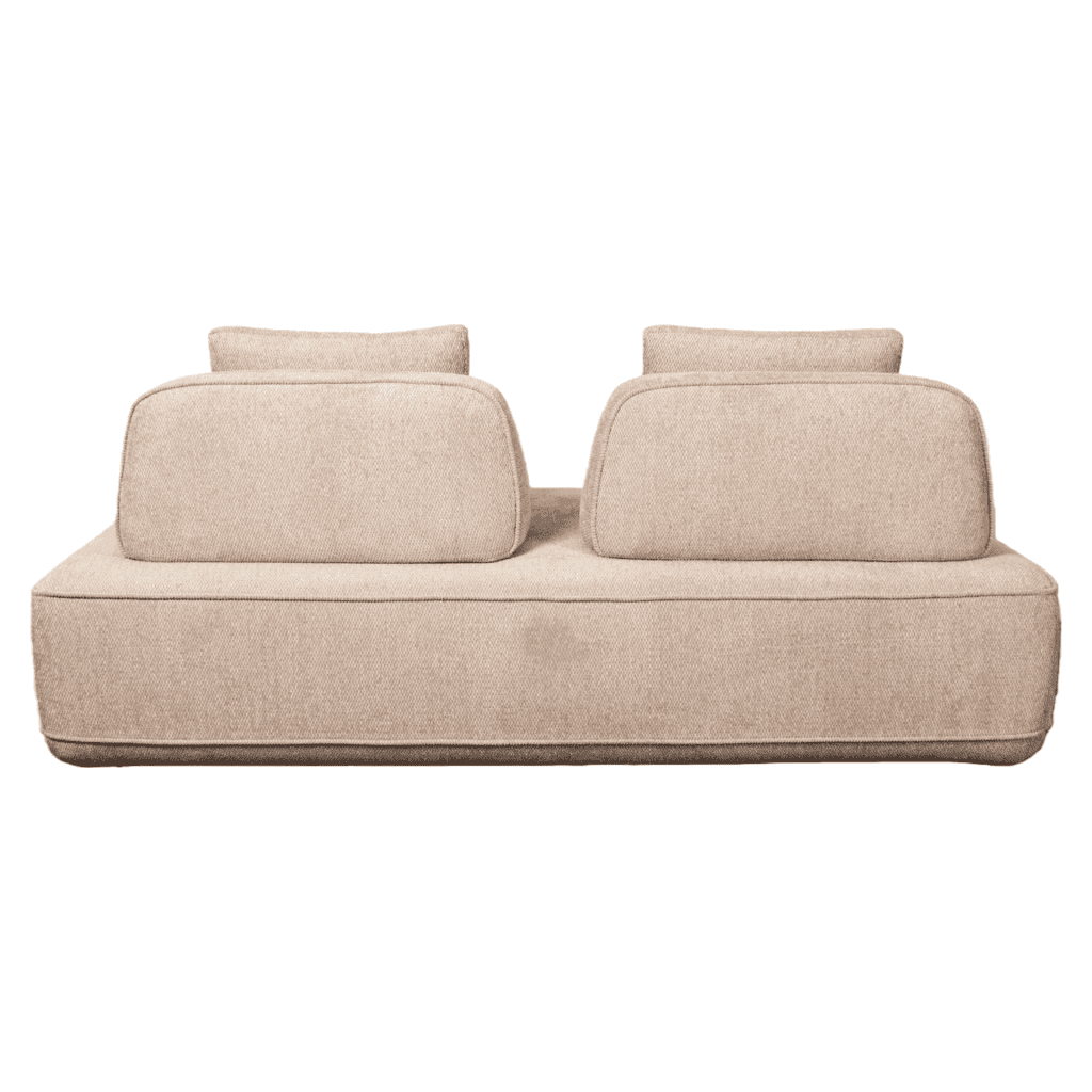 Canapé beige luxueux avec des coussins confortables, idéal pour un intérieur moderne.