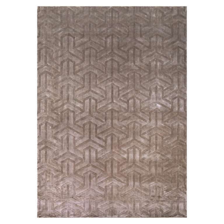 Geometrisch tapijt met luxe textuur en neutrale tinten, perfect voor stijlvolle interieuraccenten.
