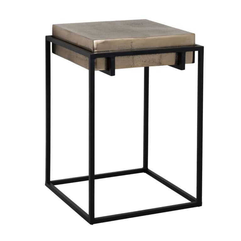 Bijzettafel met houten blad en zwart metalen frame voor modern interieur.