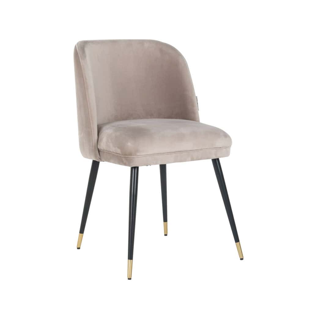 Luxe beige velvet eetkamerstoel met zwarte en gouden poten.