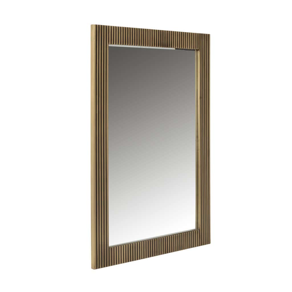 Gouden spiegel met geribbelde rand voor modern interieur.