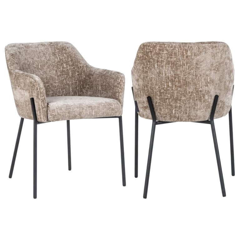 Bankenstoel met beige bekleding en zwarte metalen poten, perfect voor een modern interieur. Comforta.