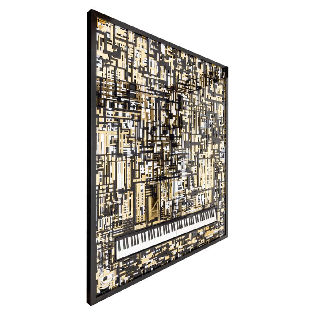 Unieke wandkunst met zwart, goud en wit details en pianotoetsen.