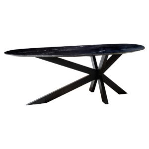 Zwarte marmeren eettafel met uniek design en stevige houten poten.