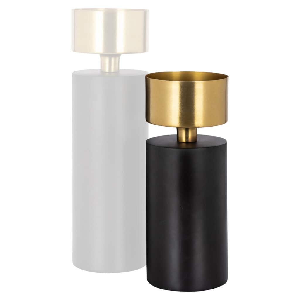 Moderne kandelaar set in zwart, wit en goud voor interieurdecoratie.